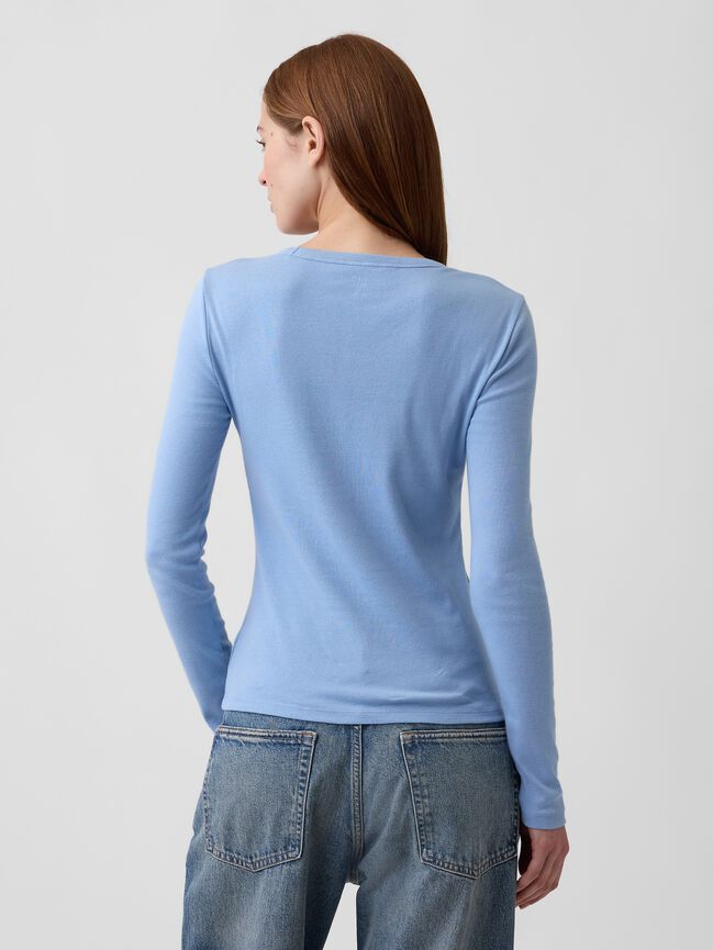 تي شيرت ياقة سبعة gap تي شيرت ياقة سبعة
