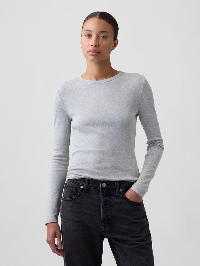 تي شيرت ياقة سبعة gap تي شيرت ياقة سبعة