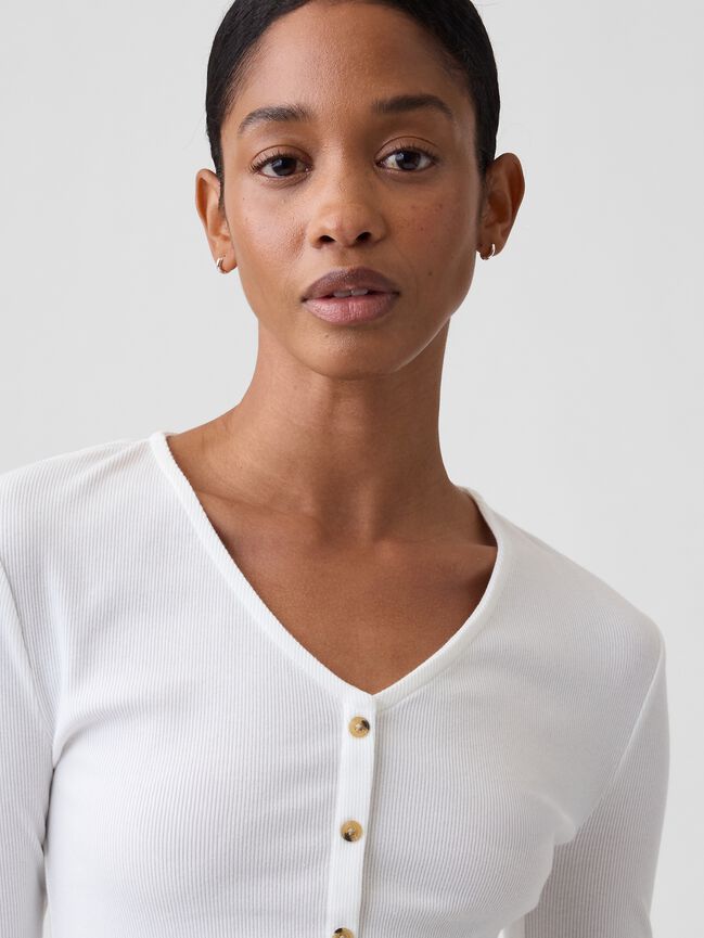 تي شيرت ياقة سبعة gap تي شيرت ياقة سبعة