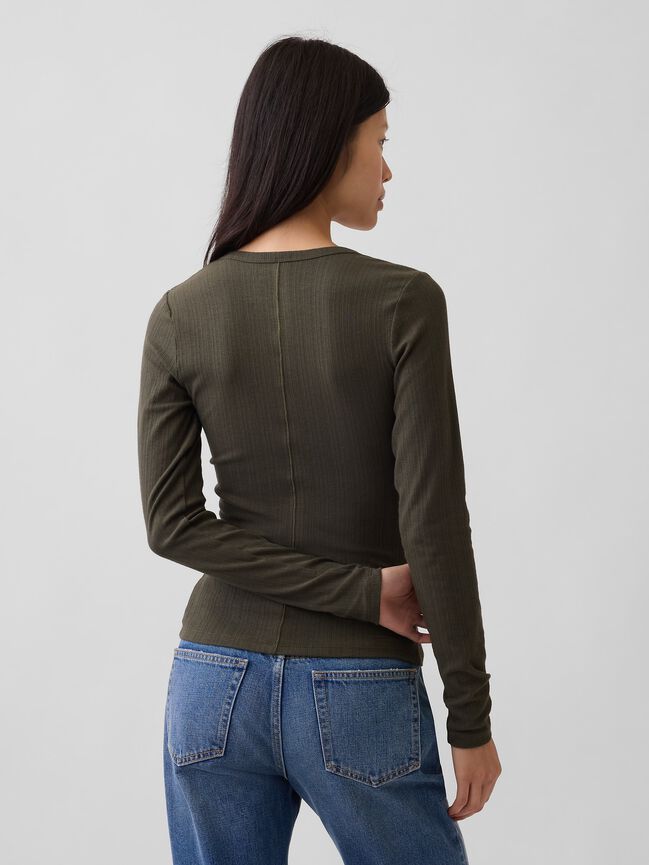 تي شيرت ياقة مدورة gap تي شيرت ياقة مدورة