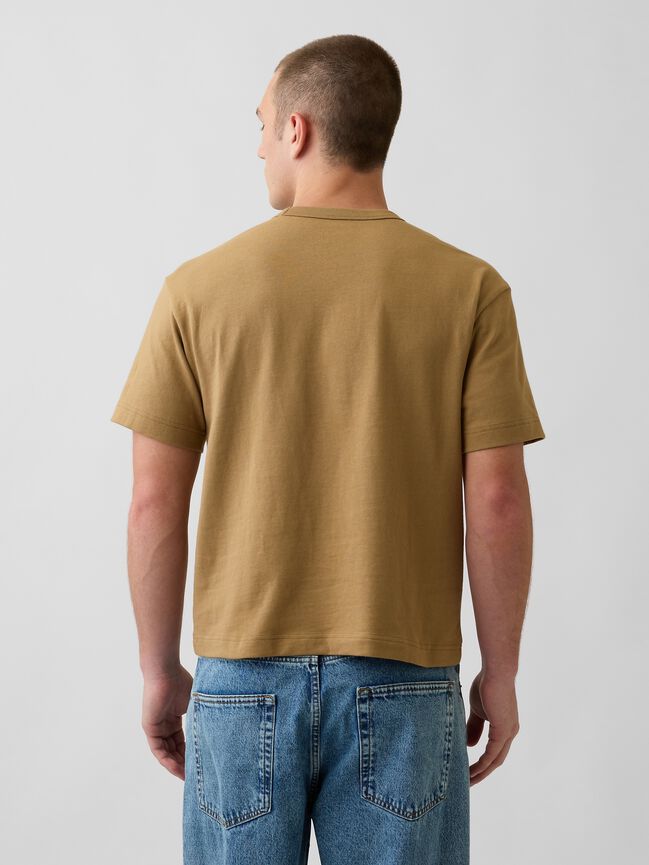 تي شيرت قصير مريح سميك بشعار Gap تي شيرت قصير مريح سميك بشعار gap