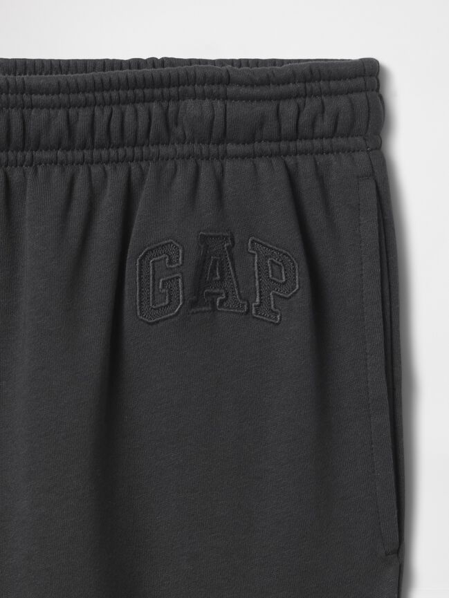 بنطلون جوجر مريح بشعار Gap بنطلون جوجر مريح بشعار gap
