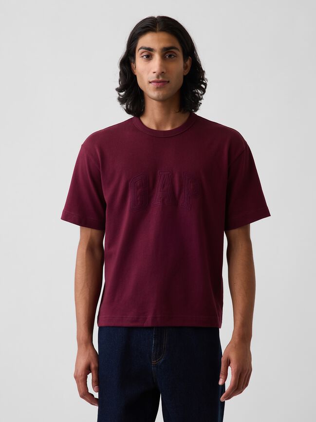 تي شيرت قصير مريح سميك بشعار Gap تي شيرت قصير مريح سميك بشعار gap