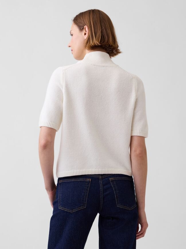 علوية أكمام قصيرة gap علوية أكمام قصيرة