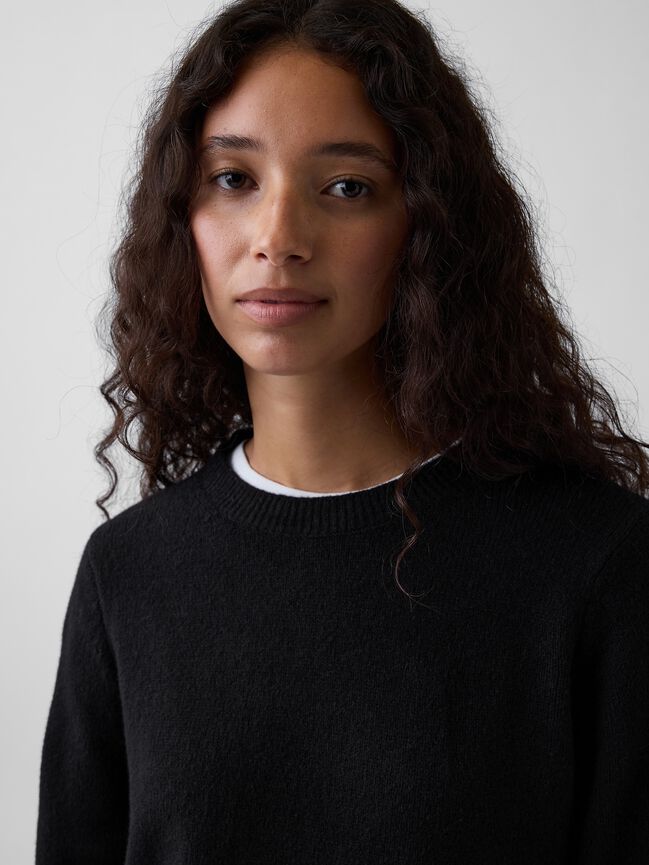 علوية اكمام طويلة gap علوية اكمام طويلة