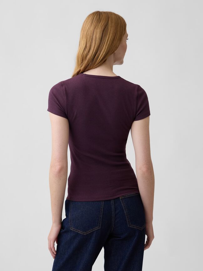 تي شيرت مضلع عصري بشعار Gap تي شيرت مضلع عصري بشعار gap