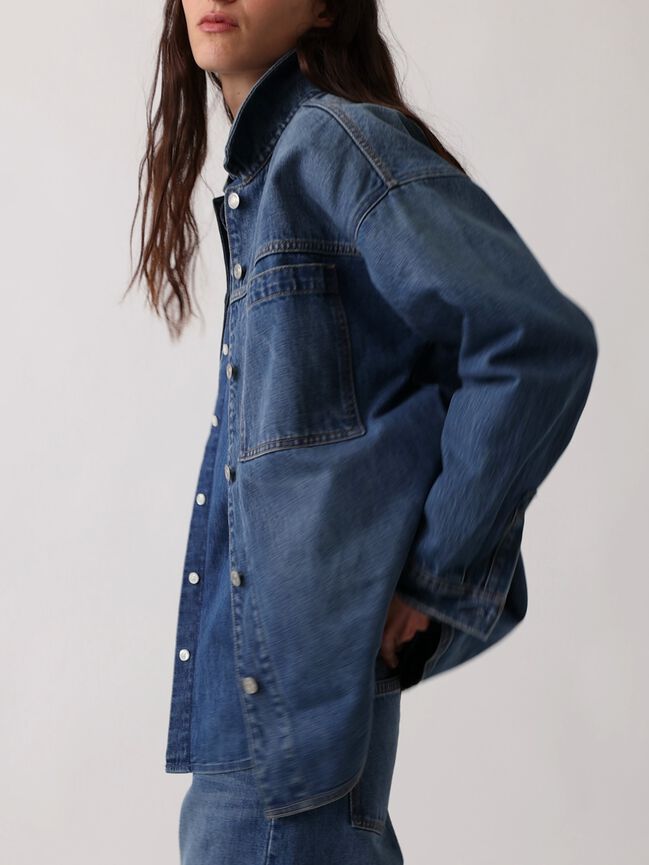 جاكيت قميص دينيم أوفرسايز gap جاكيت قميص دينيم أوفرسايز