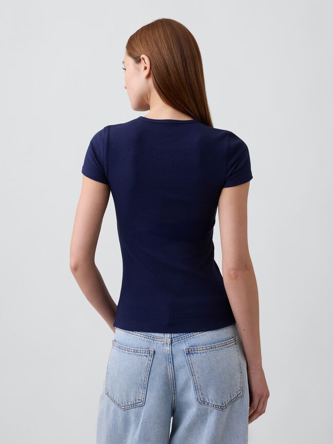 تي شيرت مضلع عصري بشعار Gap تي شيرت مضلع عصري بشعار gap
