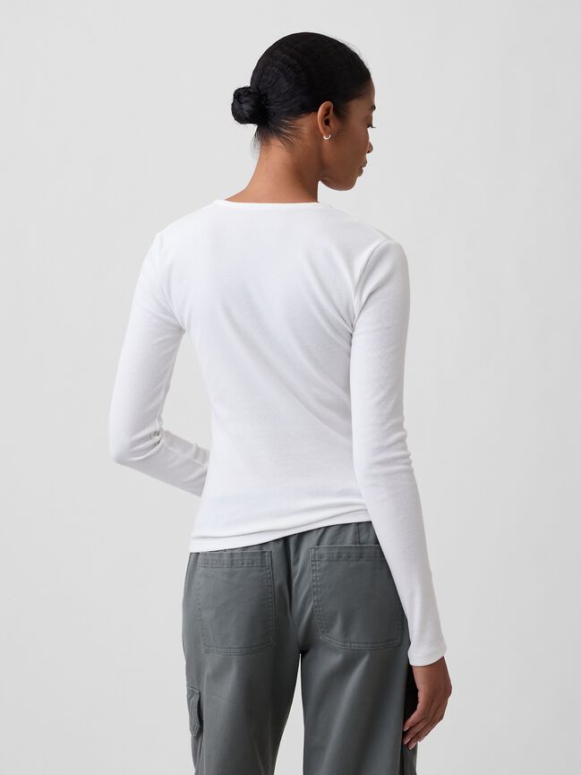 تي شيرت ياقة سبعة gap تي شيرت ياقة سبعة