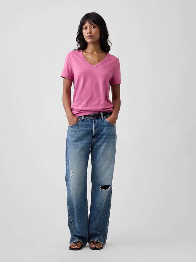 تي شيرت المفضل برقبة V gap تي شيرت المفضل برقبة v