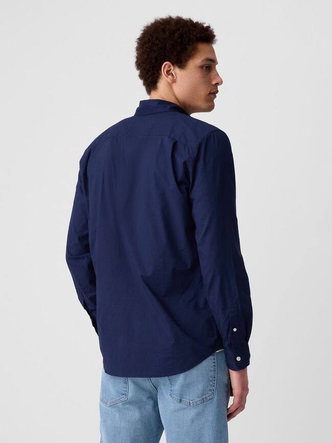 قميص بوبلين مطاطي بقصة ضيقة gap قميص بوبلين مطاطي بقصة ضيقة